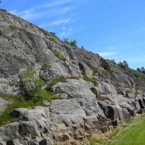 Glacially-plucked granitic bedrock